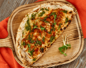 Кальцоне з шинкою і грибами