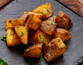 Картопля запечена з зеленню