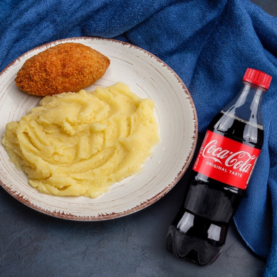 Картопляне пюре з котлетою по-київськи + кока кола