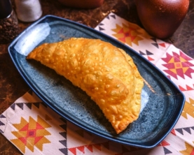 Чебурек асорті: телятина, свинина.