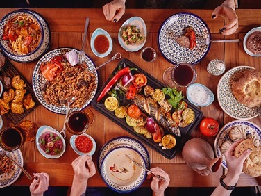 С кавказским колоритом: праздник в ресторане Баклажан