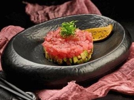 Тартар з тунця на гуакамоле