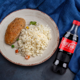 Рис з овочами з котлетю рибною паровою + кока кола
