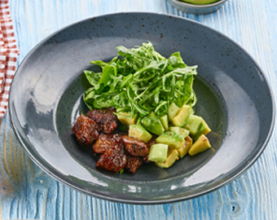 Салат із карамелізованою курячою печінкою