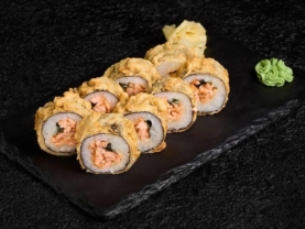 Рол гарячий з лососем та базиліком