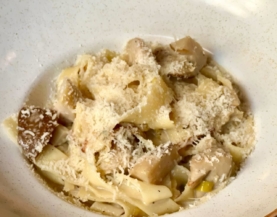 Паста тальятелле з білими грибами і горгонзолою