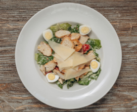 Цезар із соковитим курчам на грилі