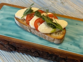 Брускета капрезе