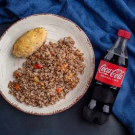 Каша гречана з котлетою курячою паровою + кока кола