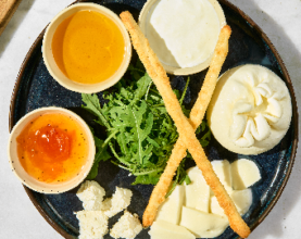 Дегустаційна тарілка сирів власного виробництва