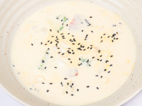 Ніжний сирний суп з курячим філе та зеленню