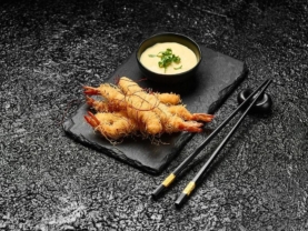 Креветки катаїфі з манго соусом