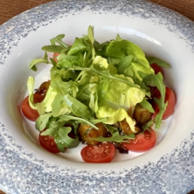 Салат з баклажаном та сиром страчателла