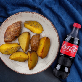 Картопля по-селянськи з котлетою з трьох видів м’яса + кока кола