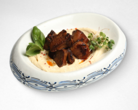 Хумус з телячими язичками