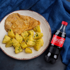 Картопля відварна з кропом та з курячою відбивною + кока кола